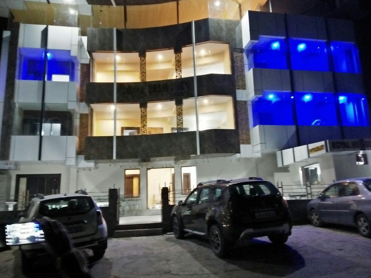 Oyo 11877 Royal Residency Hotel New Tehri Værelse billede